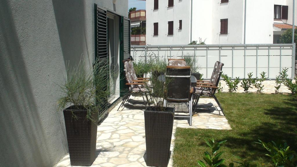 Apartments Eva Malinska Rum bild